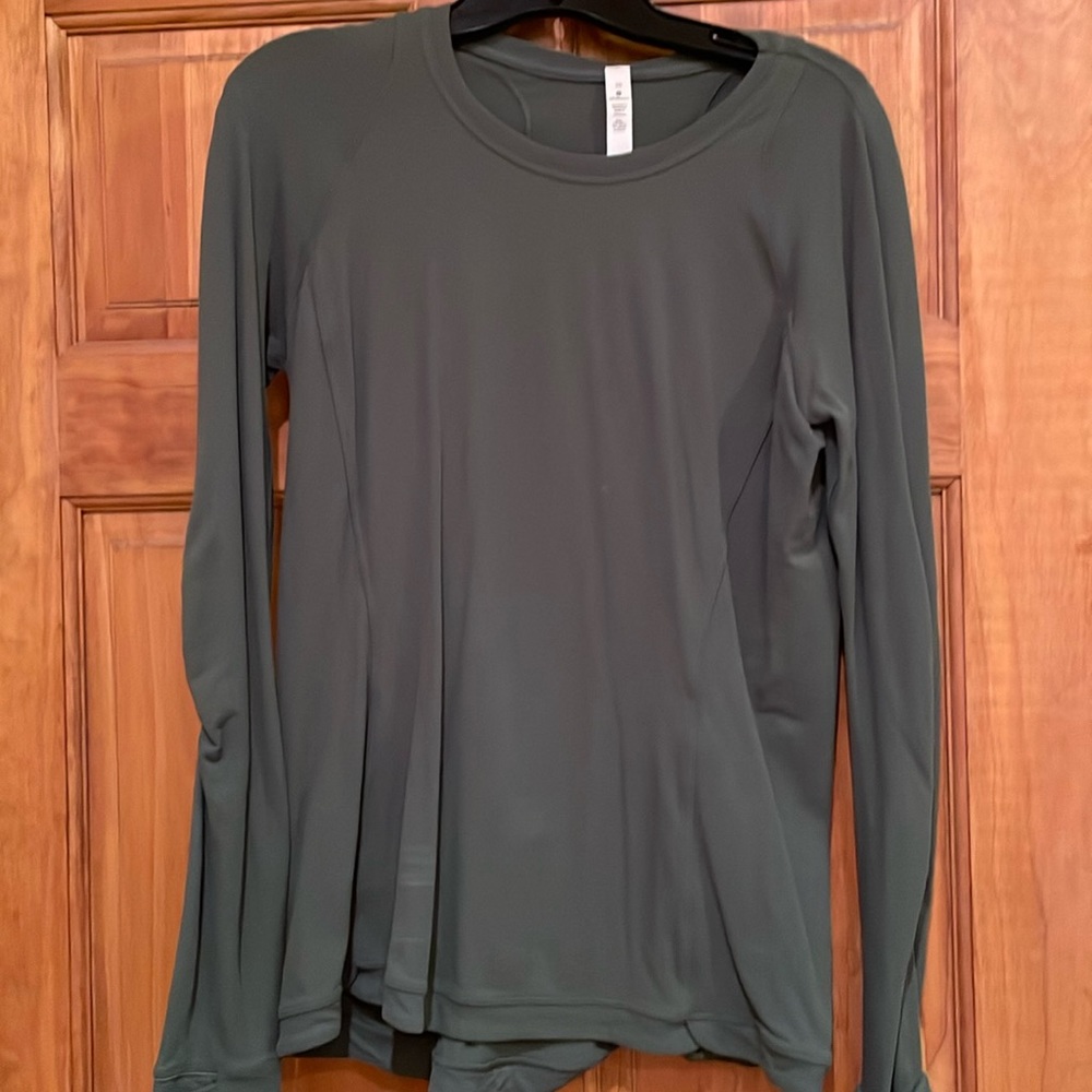 Lululemon green long sleeve tee